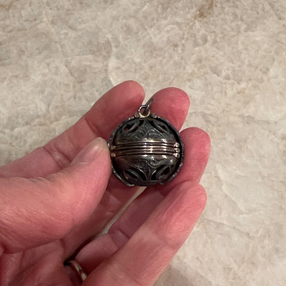 Intricate Sterling Silver 10 Photo Locket
